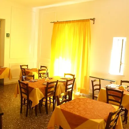 Amici מלון 3*